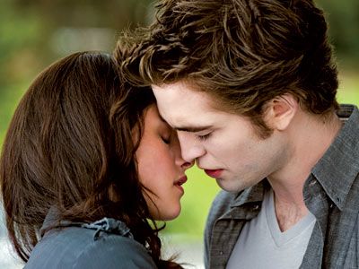 bella_and_edward_kiss.jpg
